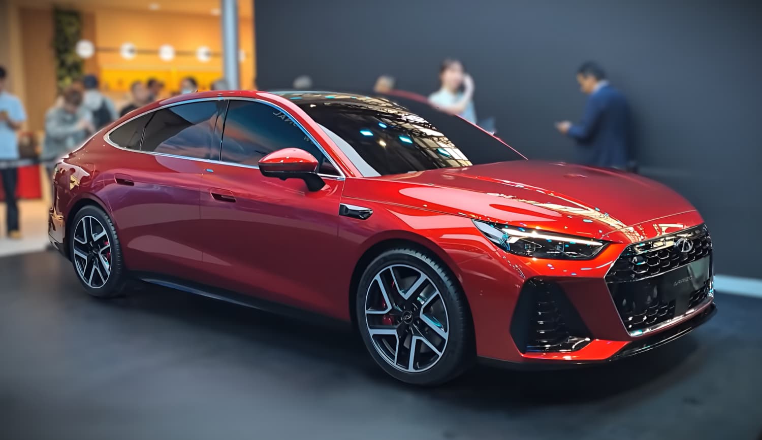 Chery Arrizo S представлен на Пекинском автосалоне: седан с дизайном Audi и 192 кВт турбодвигателем