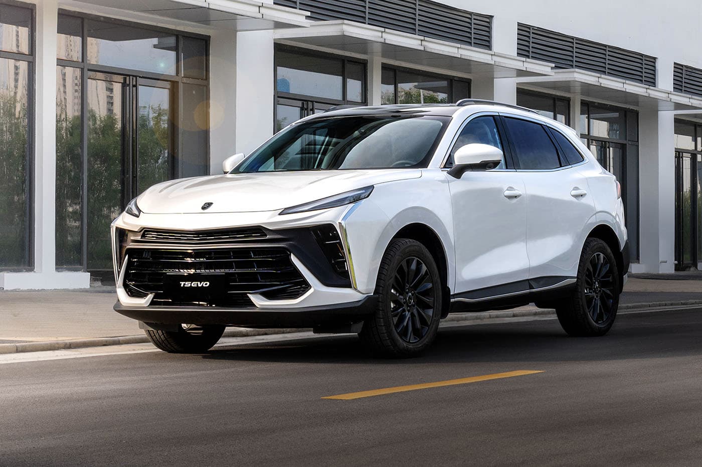 Автомобиль Forthing T5 EVO в контексте кредитной программы, фото Dongfeng Belarus