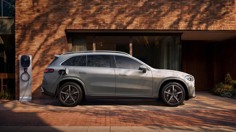 Боковая сторона Mercedes-Benz GLC EV.