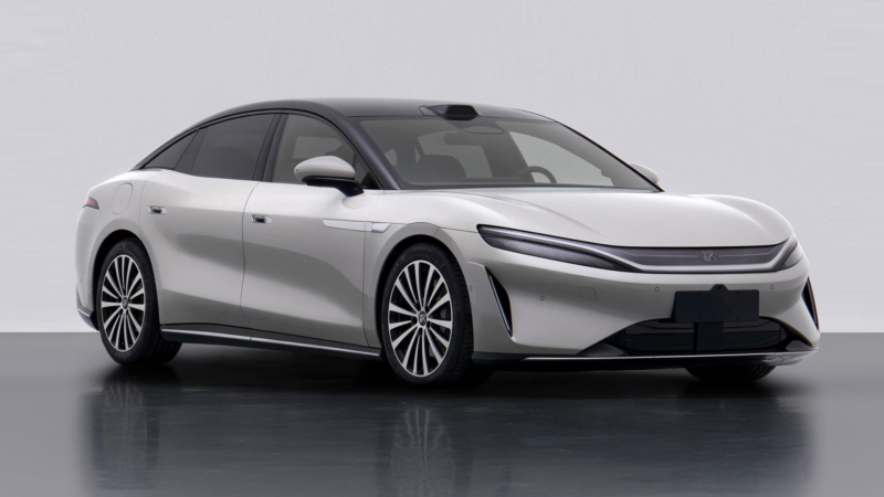 BYD Great Han представляет ключевые характеристики с мощностью до 764 л.с. и запасом хода 1,008 км