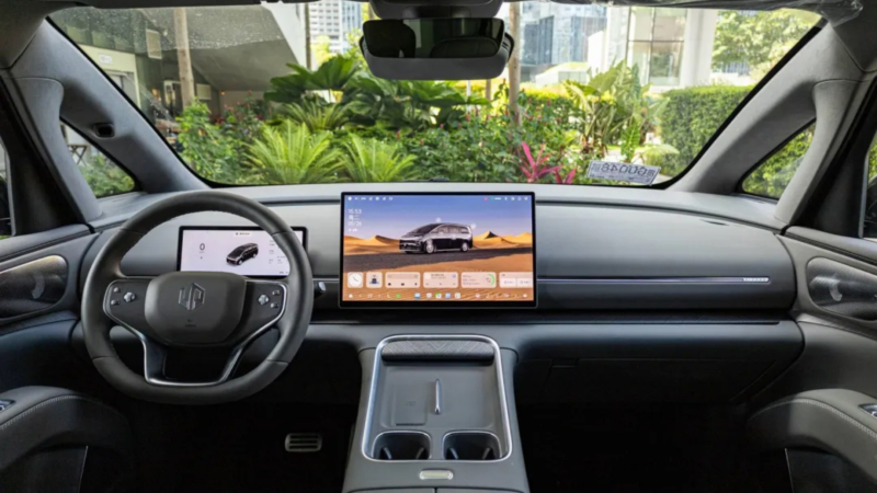 Интерьер Leapmotor D99