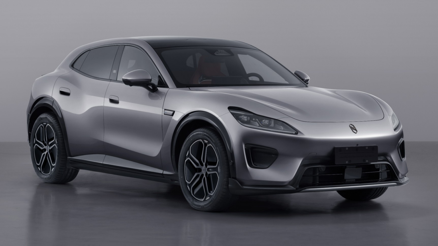 Споры вокруг утверждений о "дизайнере Ferrari" в совместном проекте Huawei и Chery Luxeed RX